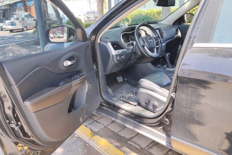 Used Jeep Cherokee 2016 2.4L Professional Smart Version Driver Seat
