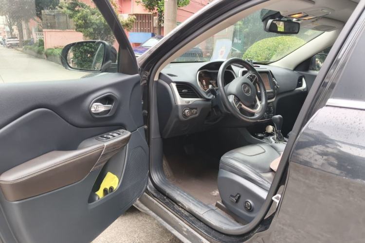 Used Jeep Cherokee 2016 2.4L Professional Smart Version Driver Seat