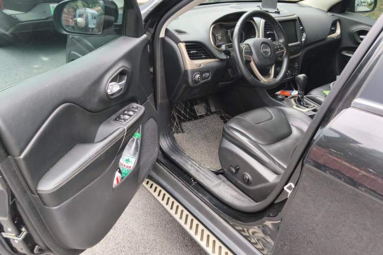 Used Jeep Cherokee 2016 2.4L Professional Smart Version Driver Seat