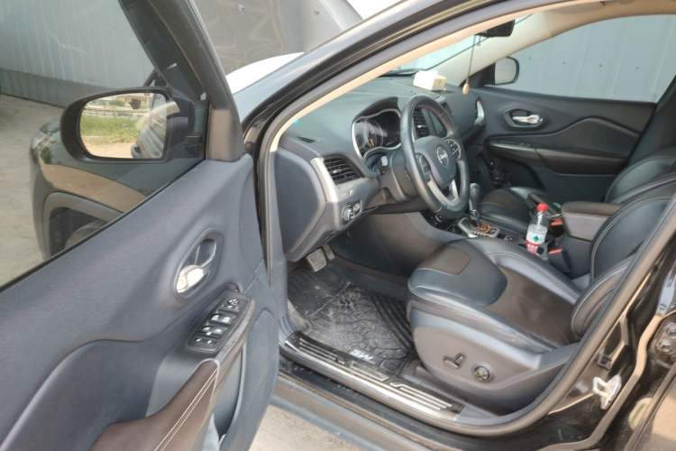 Used Jeep Cherokee 2016 2.4L Leading Smart Version Driver Seat