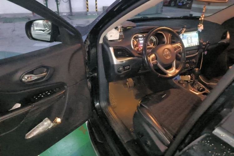 Used Jeep Cherokee 2016 2.4L Professional Edition Driver Seat