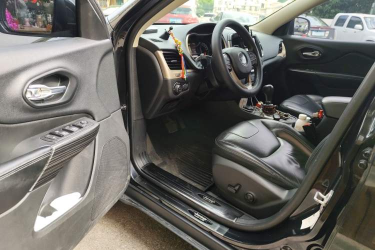 Used Jeep Cherokee 2016 2.4L Professional Smart Version Driver Seat