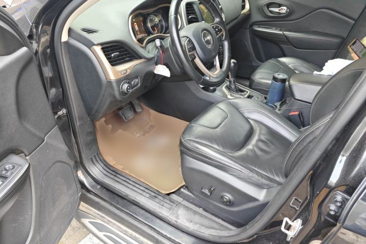 Used Jeep Cherokee 2016 2.4L Professional Smart Version Driver Seat
