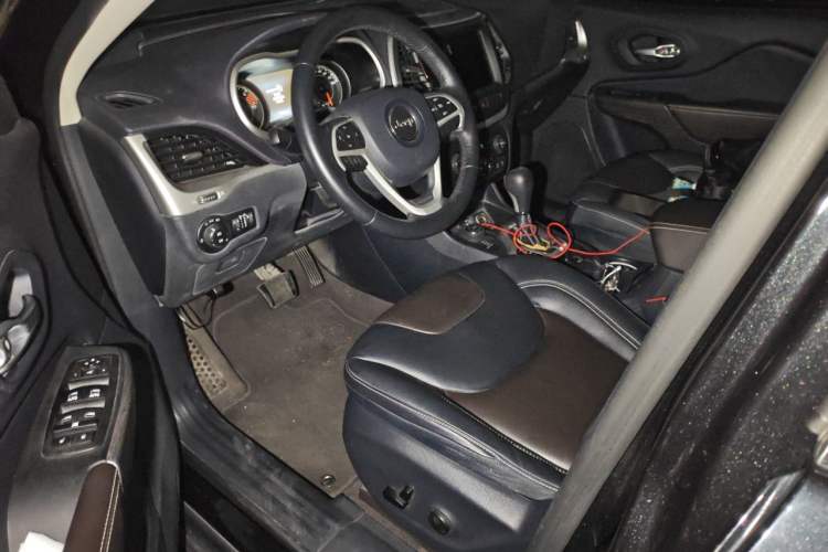 Used Jeep Cherokee 2016 2.4L Professional Smart Version Driver Seat