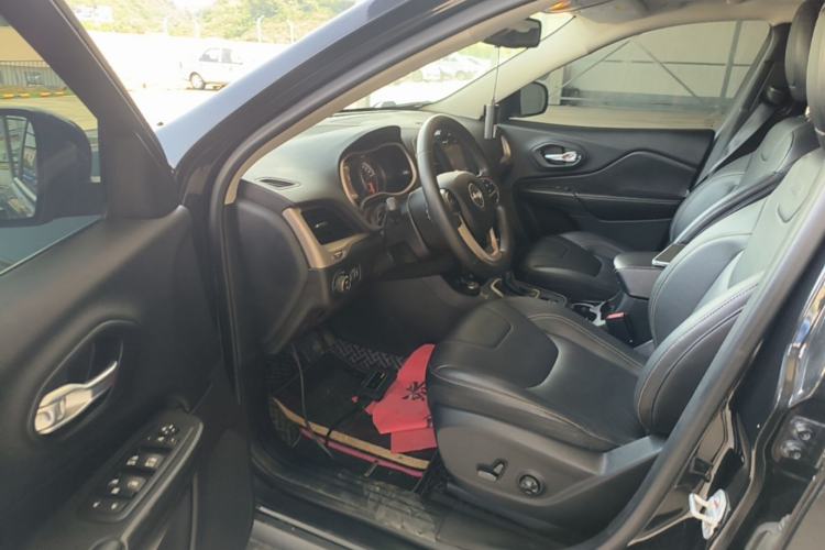 Used Jeep Cherokee 2016 2.4L Professional Smart Version Driver Seat