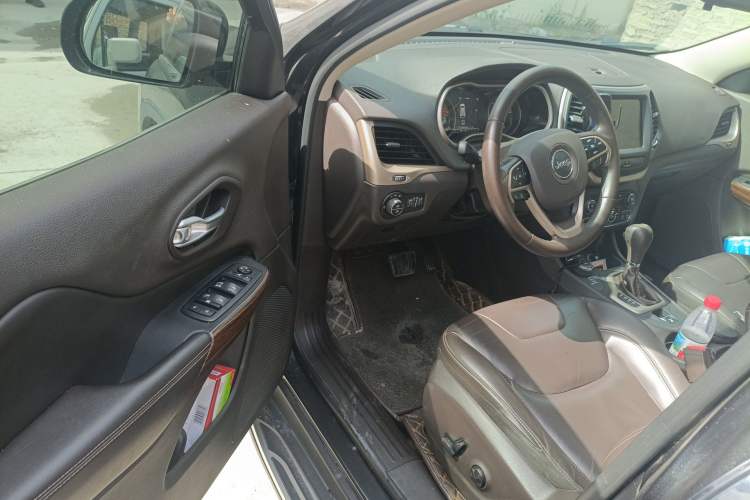 Used Jeep Cherokee 2016 2.4L Professional Smart Version Driver Seat