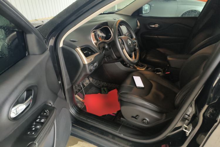 Used Jeep Cherokee 2016 2.4L Professional Smart Version Driver Seat