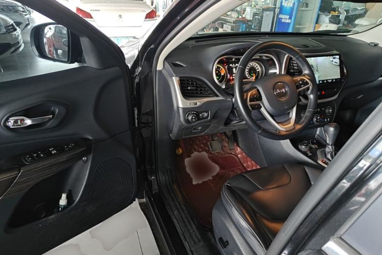 Used Jeep Cherokee 2016 2.4L Professional Edition Driver Seat