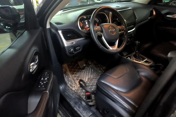 Used Jeep Cherokee 2016 2.4L Leading Edition Driver Seat