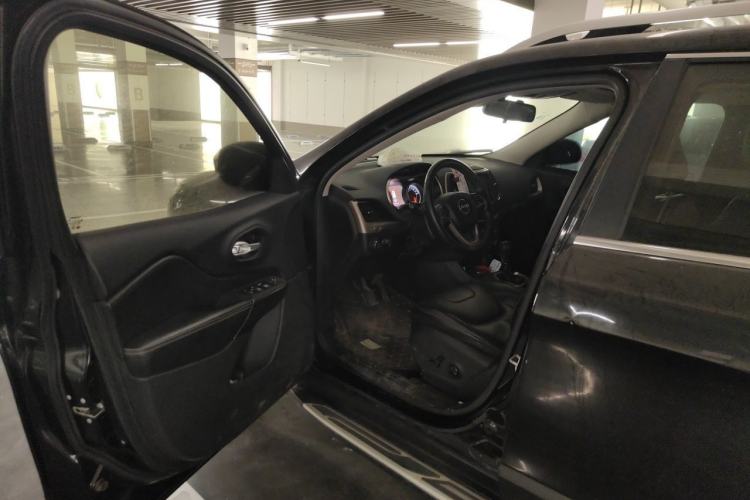 Used Jeep Cherokee 2016 2.4L Professional Smart Version Driver Seat