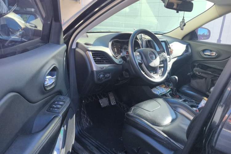 Used Jeep Cherokee 2016 2.0L Superior Edition Driver Seat
