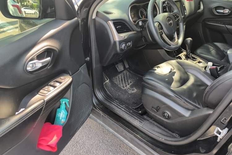 Used Jeep Cherokee 2016 2.0L Superior Edition Driver Seat