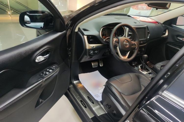 Used Jeep Cherokee 2016 2.4L Professional Smart Version Driver Seat