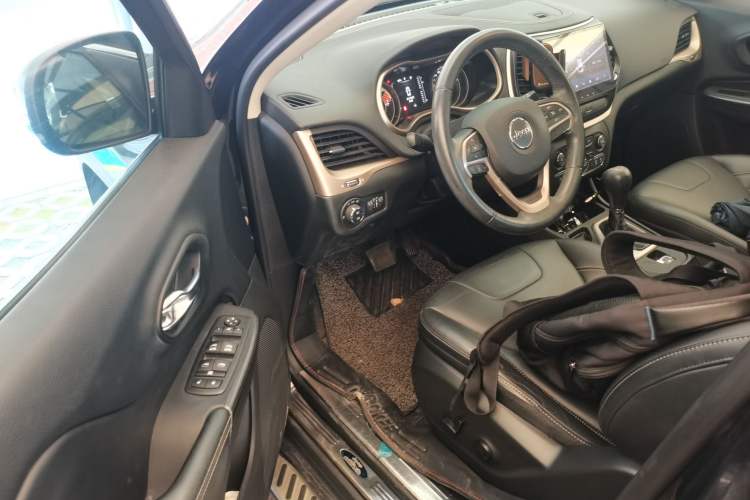Used Jeep Cherokee 2016 2.4L Leading Edition Driver Seat