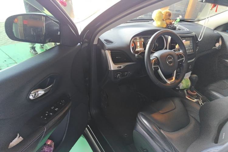 Used Jeep Cherokee 2016 2.4L Superior Edition Driver Seat