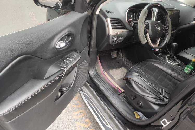 Used Jeep Cherokee 2016 2.4L Professional Edition Driver Seat