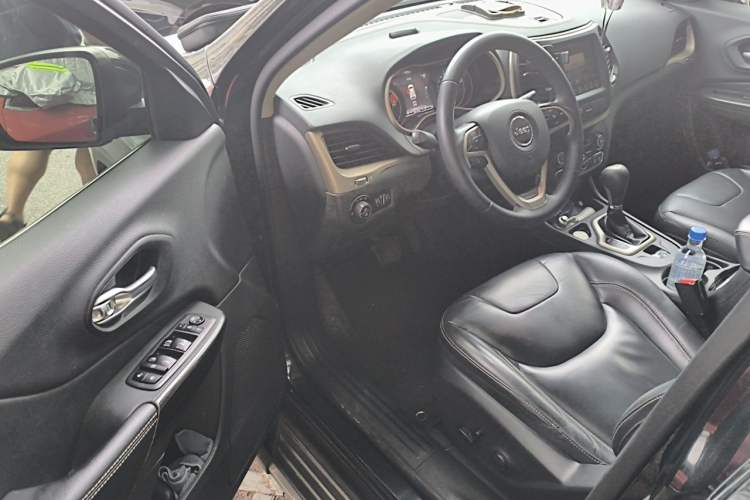 Used Jeep Cherokee 2016 2.4L Leading Smart Version Driver Seat
