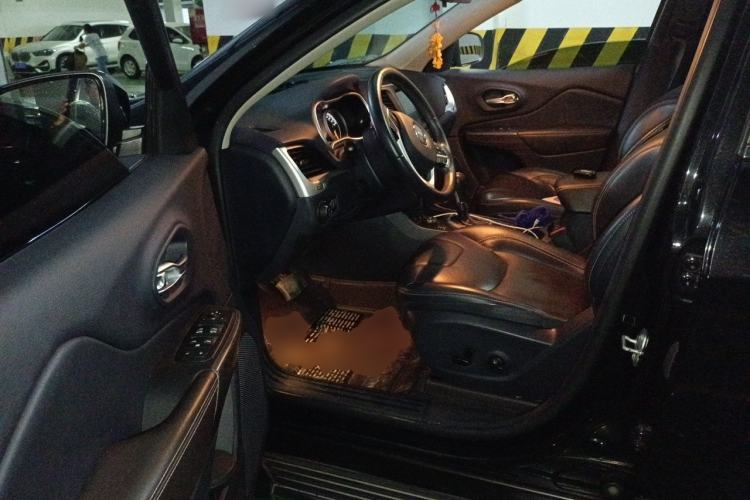 Used Jeep Cherokee 2016 2.4L Professional Edition Driver Seat