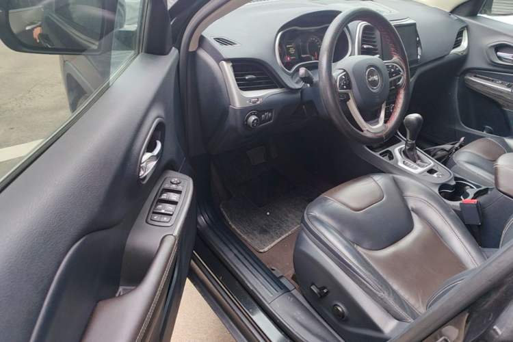 Used Jeep Cherokee 2016 2.4L Leading Edition Driver Seat