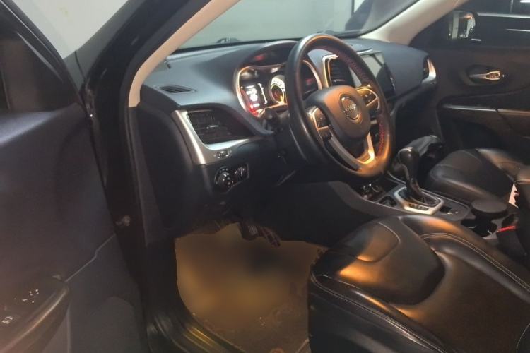 Used Jeep Cherokee 2016 2.4L Leading Edition Driver Seat