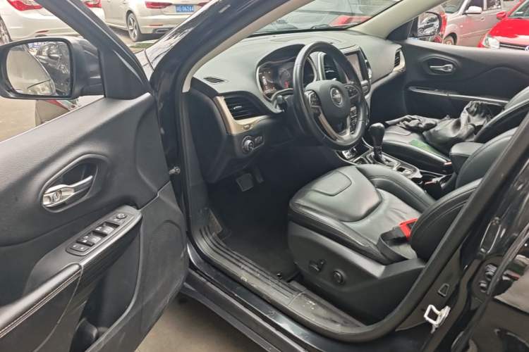 Used Jeep Cherokee 2016 2.4L Leading Smart Version Driver Seat