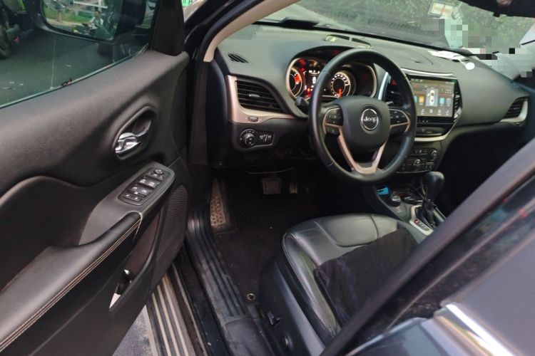 Used Jeep Cherokee 2016 2.4L Professional Edition Driver Seat