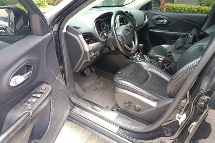 Used Jeep Cherokee 2016 2.4L Professional Smart Version Driver Seat