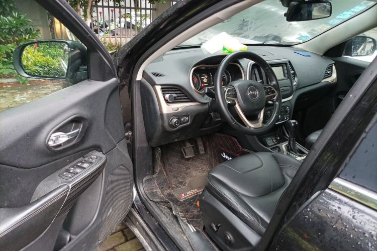 Used Jeep Cherokee 2016 2.4L Leading Edition Driver Seat