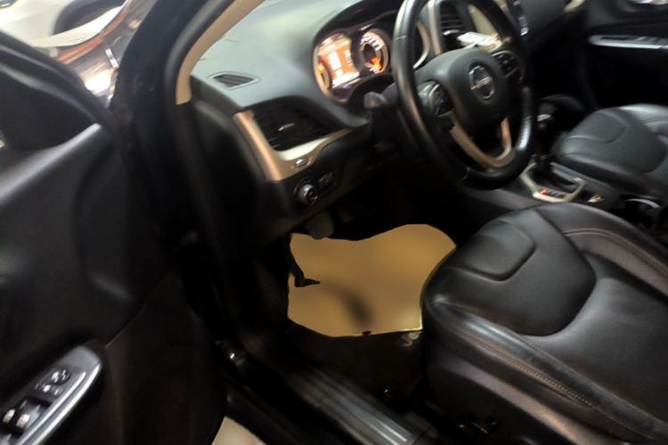 Used Jeep Cherokee 2016 2.0L Superior Edition Driver Seat