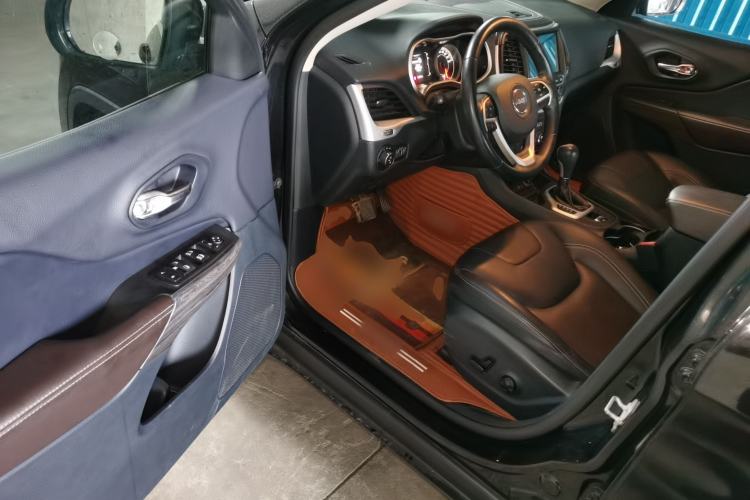 Used Jeep Cherokee 2016 2.4L Leading Edition Driver Seat