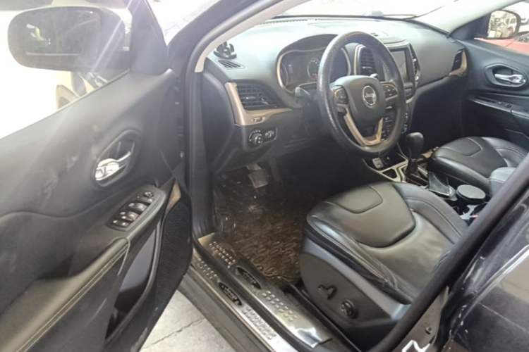 Used Jeep Cherokee 2016 2.0L Superior Edition Driver Seat
