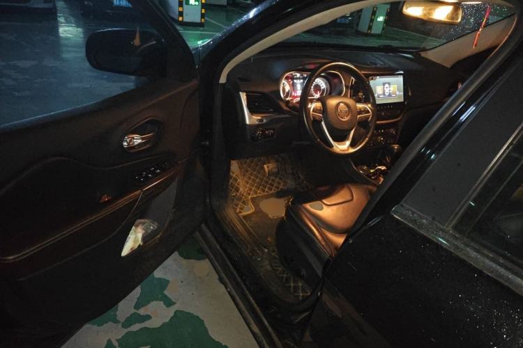 Used Jeep Cherokee 2016 2.4L Leading Edition Driver Seat