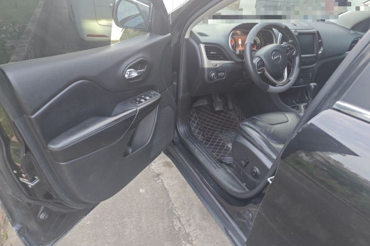 Used Jeep Cherokee 2016 2.4L Leading Smart Version Driver Seat