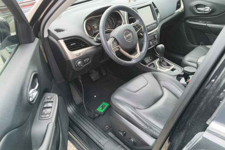 Used Jeep Cherokee 2016 2.0L Superior Edition Driver Seat