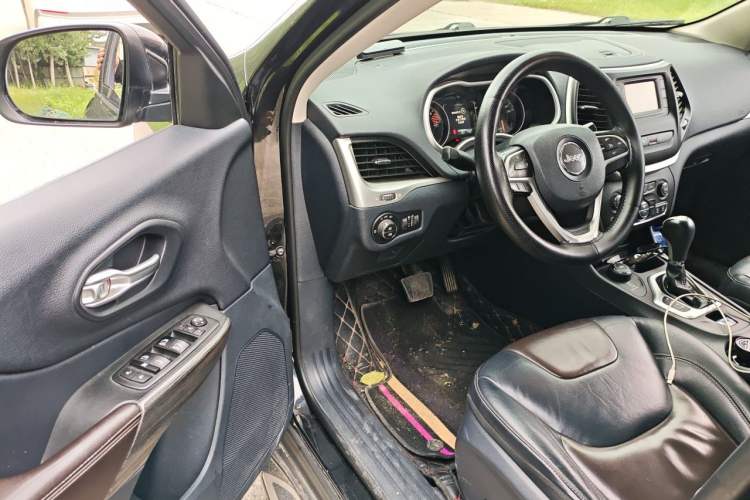 Used Jeep Cherokee 2016 2.4L Professional Edition Driver Seat