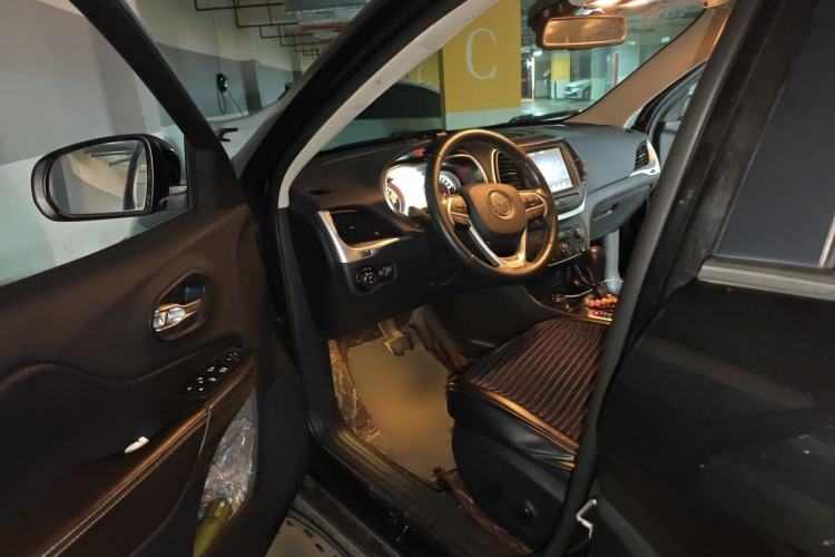 Used Jeep Cherokee 2016 2.4L Professional Smart Version Driver Seat