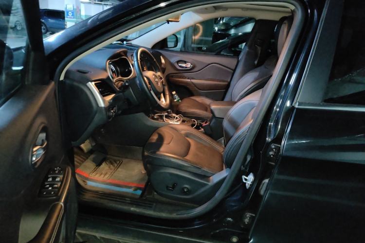 Used Jeep Cherokee 2016 2.4L Professional Edition Driver Seat