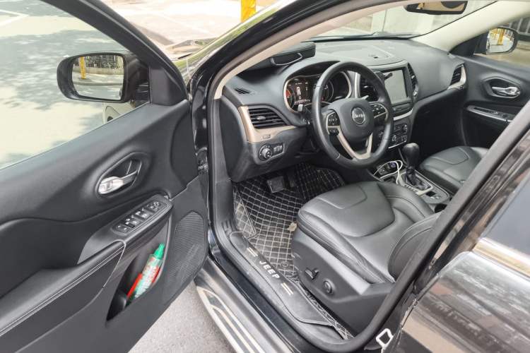 Used Jeep Cherokee 2016 2.4L Leading Smart Version Driver Seat
