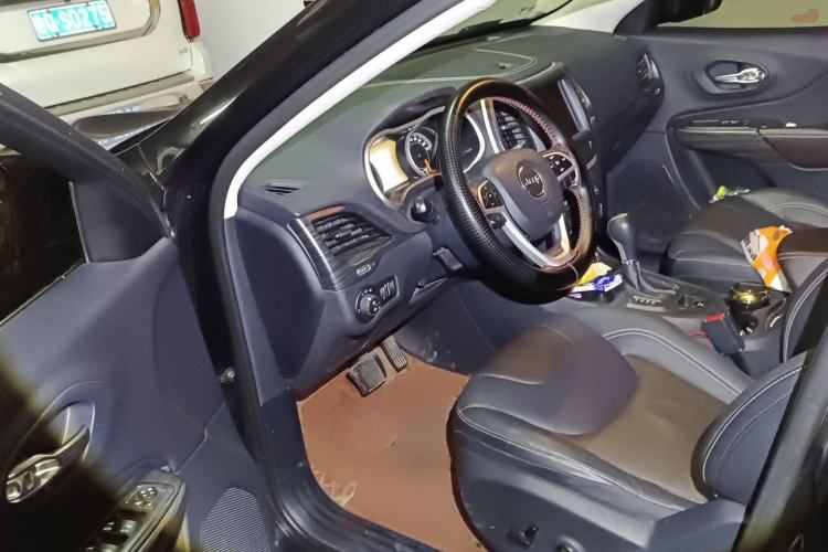 Used Jeep Cherokee 2016 2.4L Leading Edition Driver Seat
