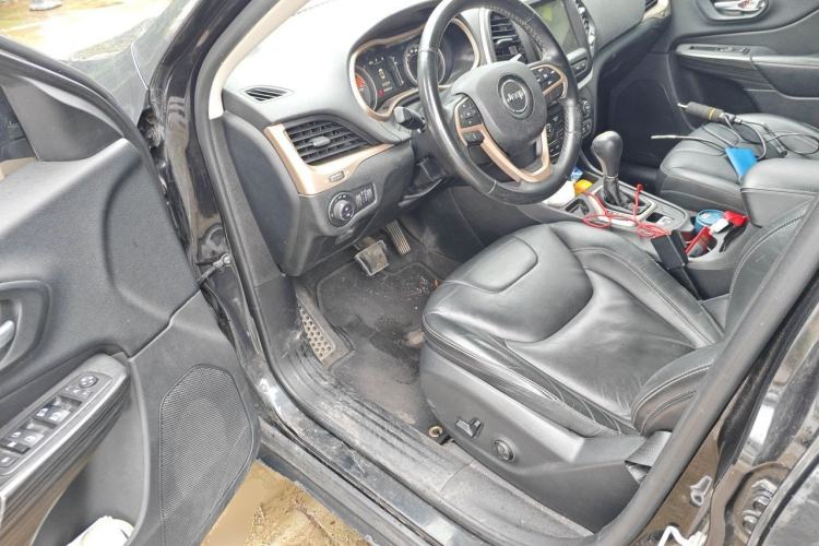 Used Jeep Cherokee 2016 2.4L Leading Edition Driver Seat