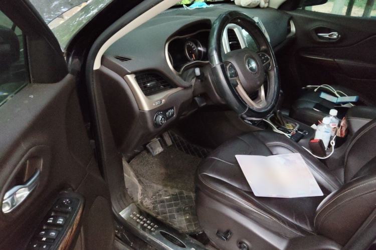 Used Jeep Cherokee 2016 2.0L Superior Edition Driver Seat