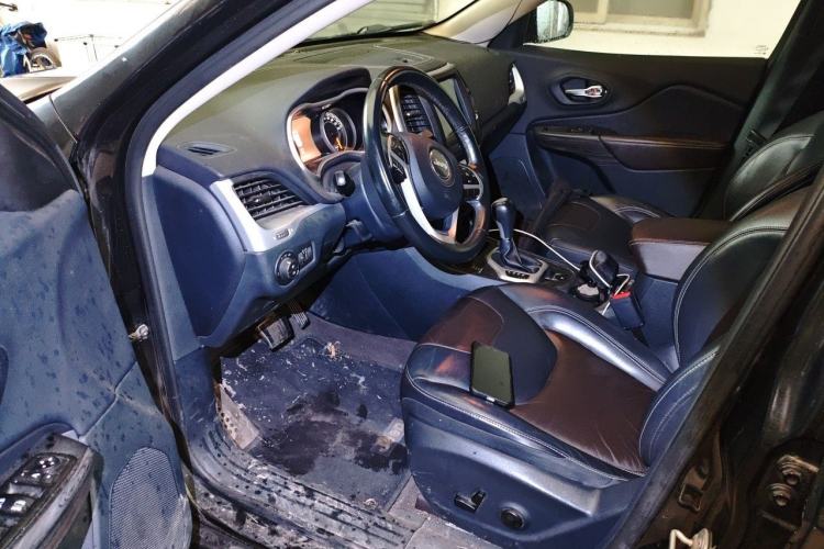 Used Jeep Cherokee 2016 2.4L Professional Smart Version Driver Seat