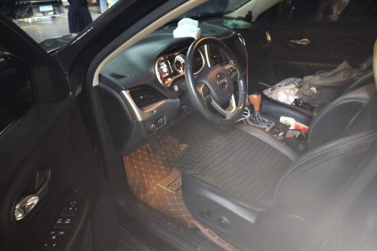 Used Jeep Cherokee 2016 2.4L Leading Edition Driver Seat