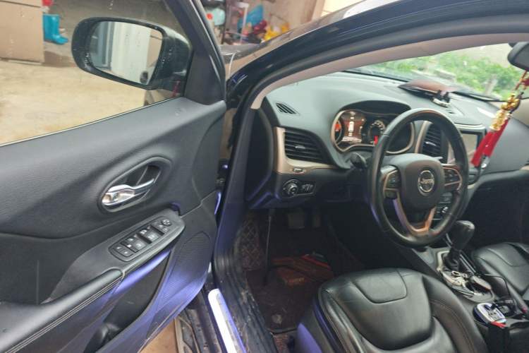 Used Jeep Cherokee 2016 2.4L Professional Smart Version Driver Seat