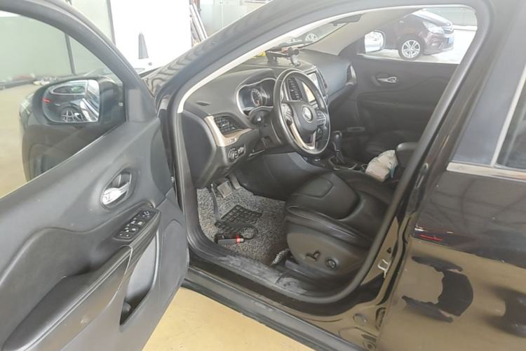 Used Jeep Cherokee 2016 2.4L Professional Smart Version Driver Seat