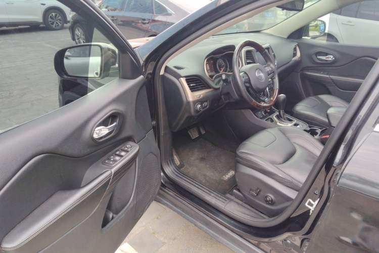 Used Jeep Cherokee 2016 2.4L Leading Smart Version Driver Seat