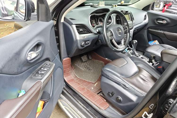 Used Jeep Cherokee 2016 2.4L Professional Edition Driver Seat
