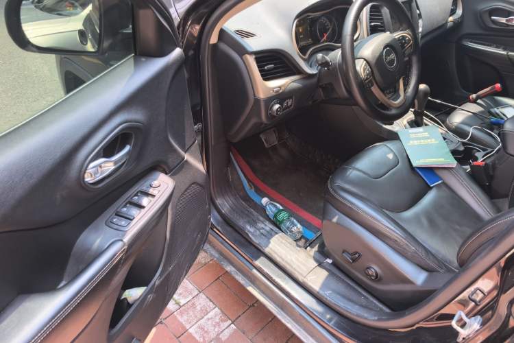 Used Jeep Cherokee 2016 2.4L Professional Smart Version Driver Seat