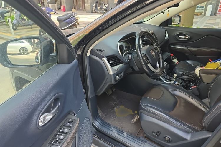 Used Jeep Cherokee 2016 2.4L Leading Edition Driver Seat