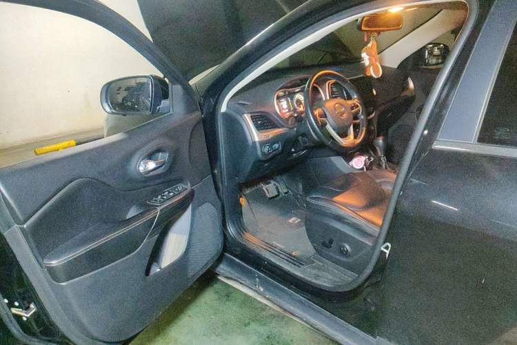 Used Jeep Cherokee 2016 2.4L Leading Edition Driver Seat
